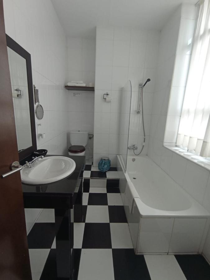 Hotel / Restaurante LA PEPA Avilés Esterno foto